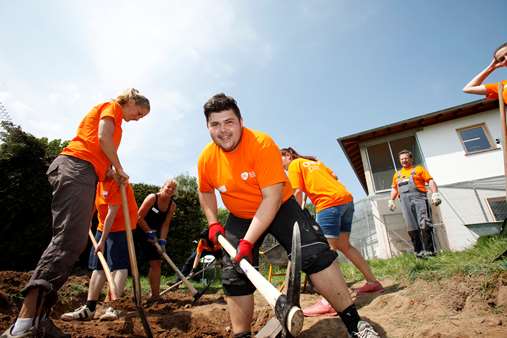 GSK Mitarbeitende packen am OrangeDay an